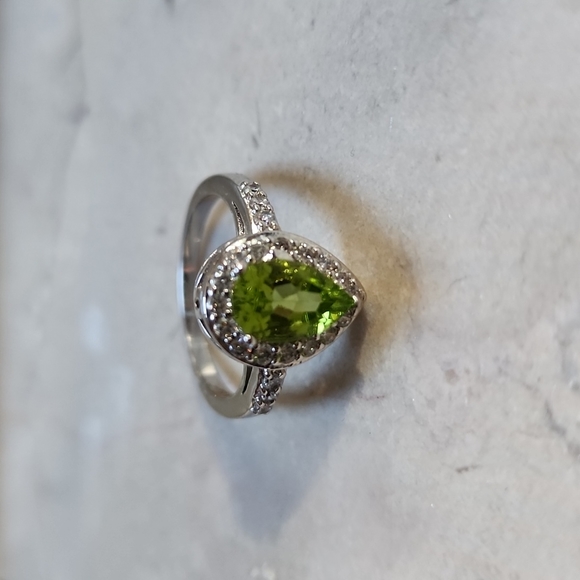 Peridot and CZ ring - Picture 8 of 9